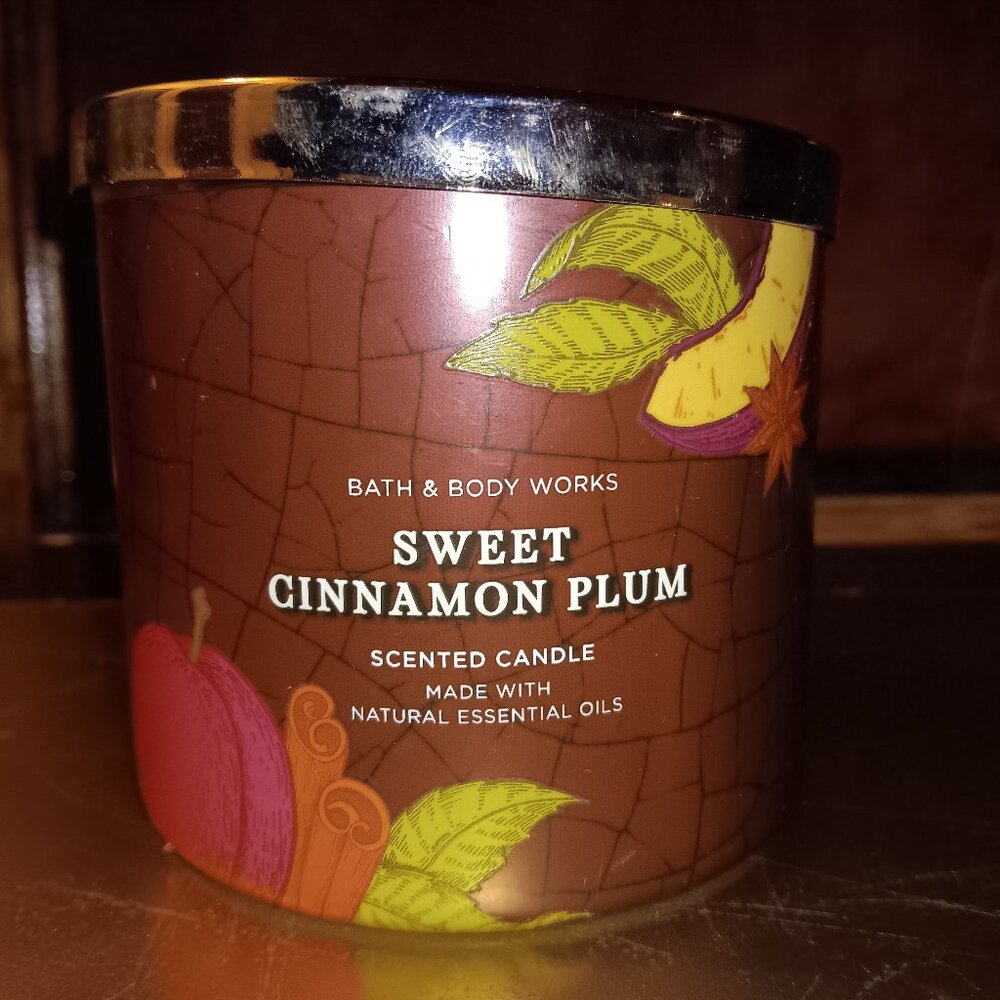 NEW● Bath and Body Works Sweet Cinnamon Plum 3 wick Candle